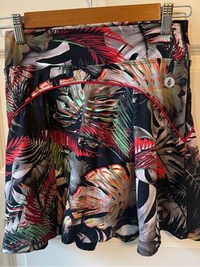 Tropical Leaf Print Athletic Skirt with Red Trim